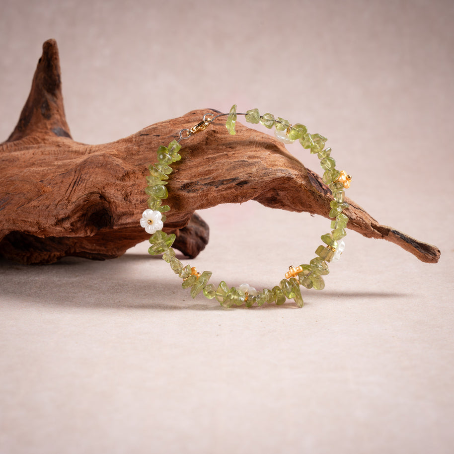 Abundance Self-Love Tender New Green Peridot Handmade Flower Charm Bracelet·Wood｜Growth — atmosphere image 2
