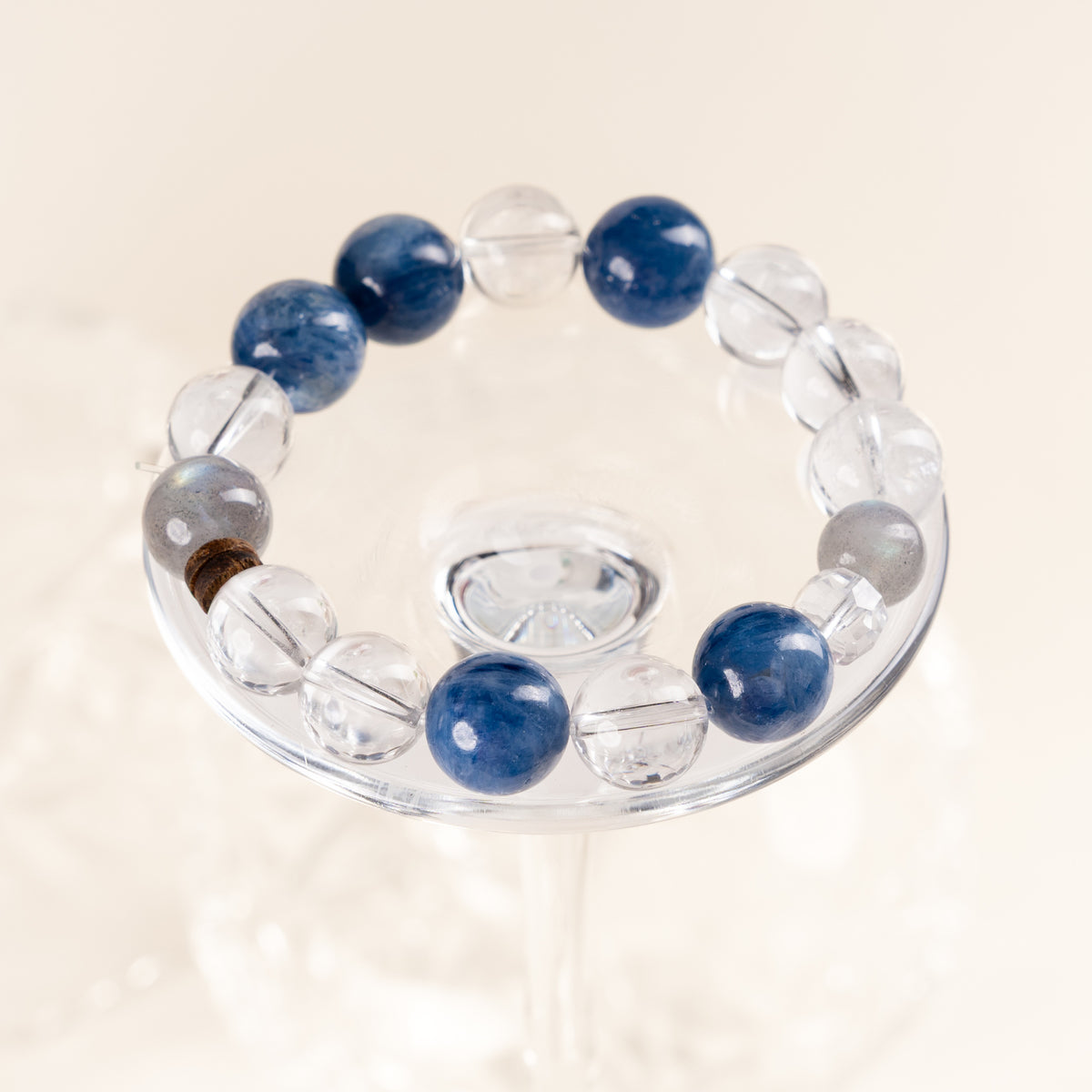Source Connection Intuition Alone in Clarity Clear Quartz White Azez Stone Handmade Bracelet·Metal｜Clarity — atmosphere image 1