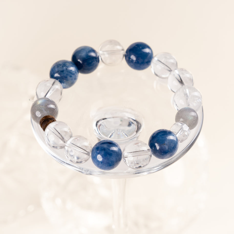 Source Connection Intuition Alone in Clarity Clear Quartz White Azez Stone Handmade Bracelet·Metal｜Clarity — atmosphere image 1